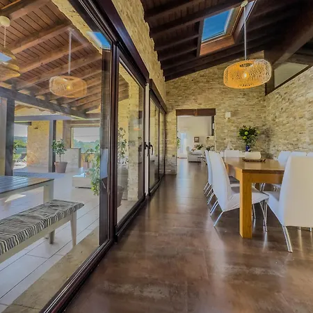 Villa La Carrera, Moderna Con Piscina Privada En Cantabria *