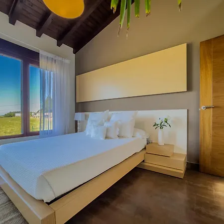 Villa La Carrera, Moderna Con Piscina Privada En Cantabria *
