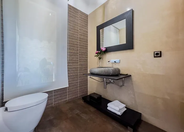 Villa La Carrera, Moderna Con Piscina Privada En Cantabria