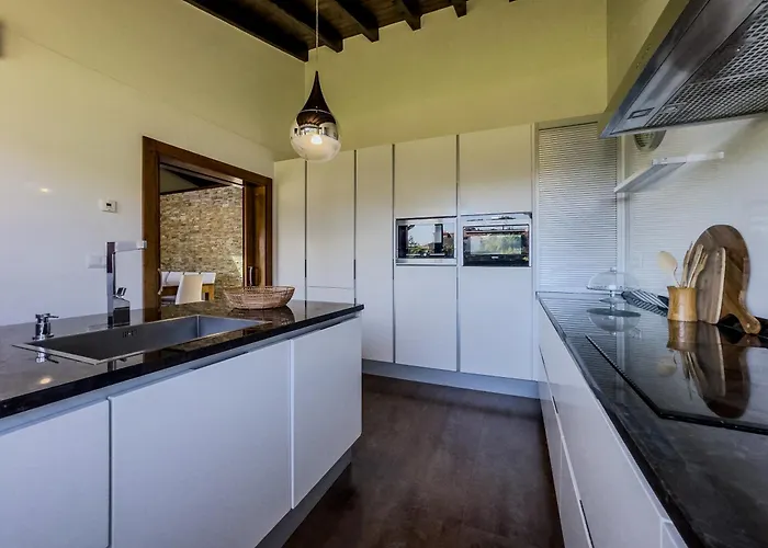 Villa La Carrera, Moderna Con Piscina Privada En Cantabria *