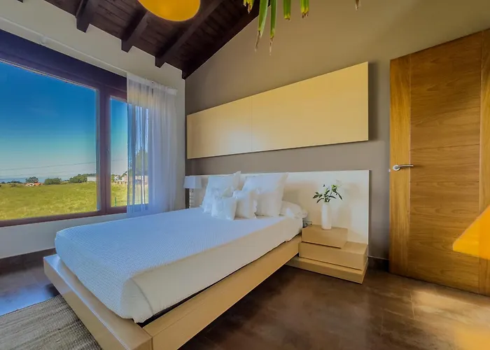 Villa La Carrera, Moderna Con Piscina Privada En Cantabria *