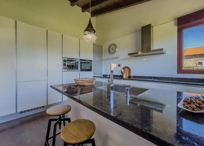 La Carrera, Moderna Con Piscina Privada En Cantabria Villa Mogro