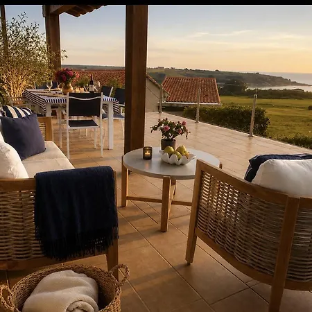 Villa La Carrera, Moderna Con Piscina Privada En Cantabria
