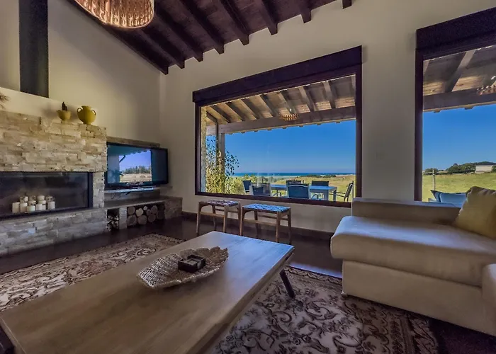 Villa La Carrera, Moderna Con Piscina Privada En Cantabria Mogro