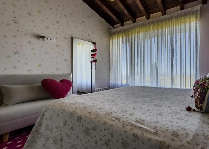 Villa La Carrera, Moderna Con Piscina Privada En Cantabria